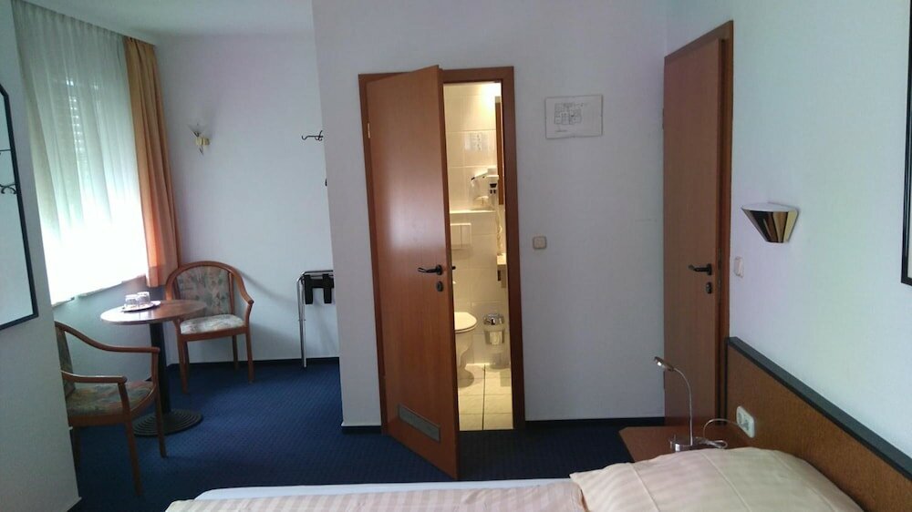 Фото Hotel Loewensteiner Hof Haus am Neuplatz