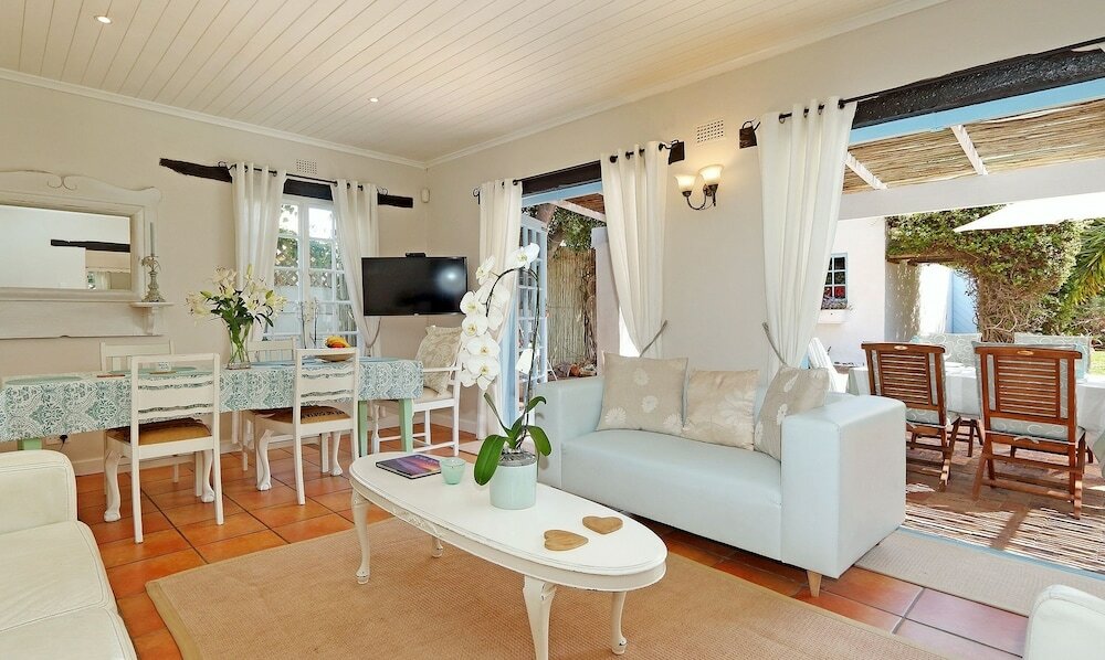 Фото Hout Bay Beach Cottage