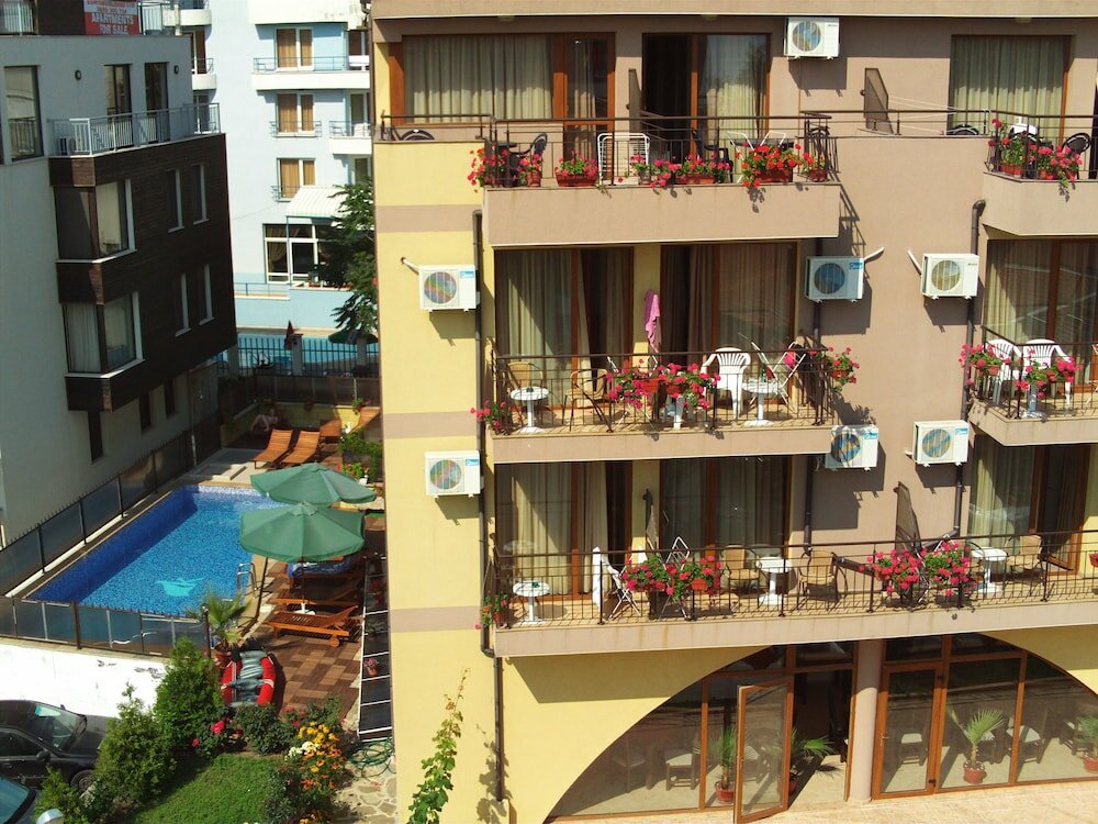 Фото Family Hotel Kandrovi