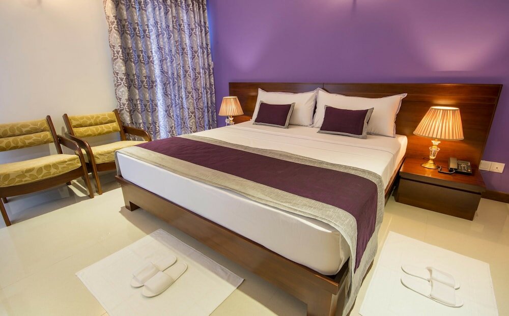 Фото Ceyloni City Hotel