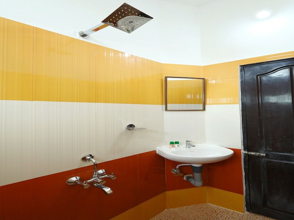 Фото Oyo 8964 Malabar Plaza Hotel