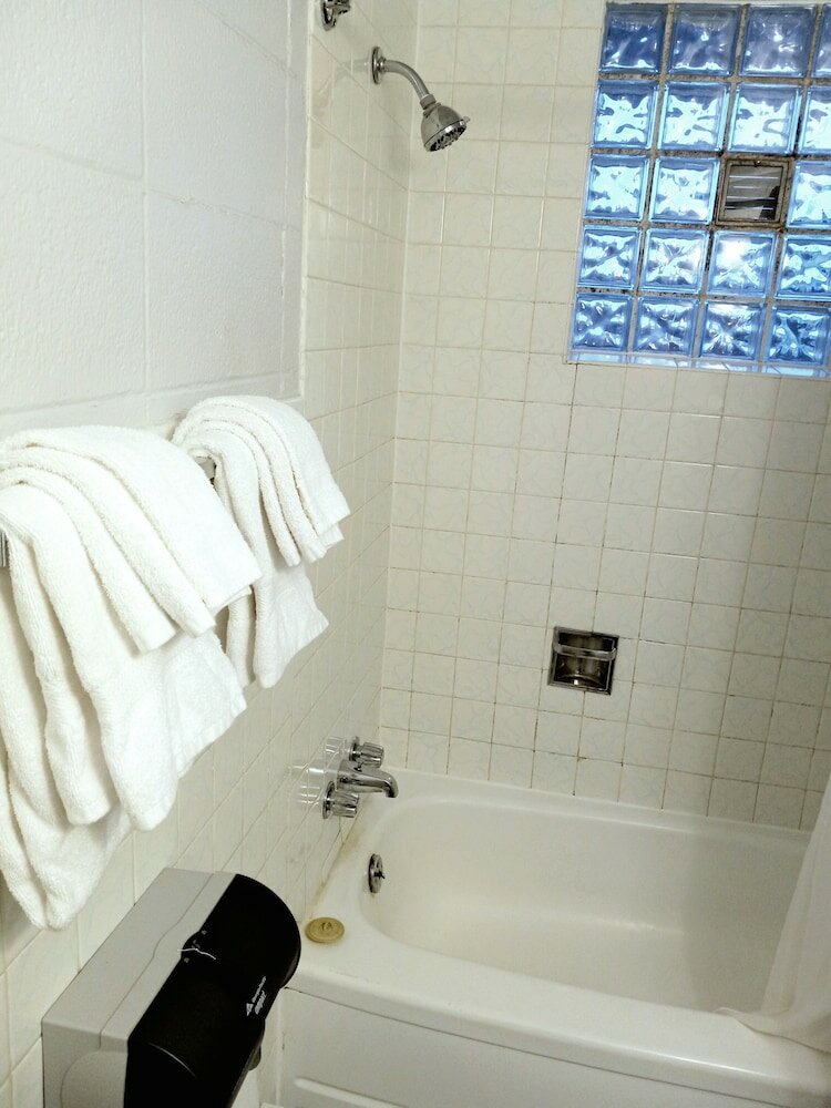 Фото Chalet Inn Motel