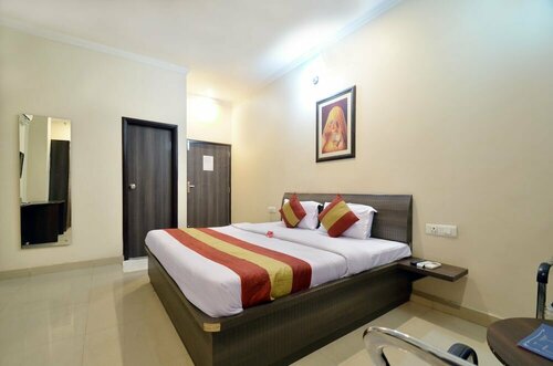 Oyo 7676 Golden Sunrise Inn