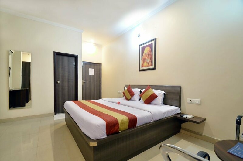 Гостиница Oyo 7676 Golden Sunrise Inn в Амритсаре