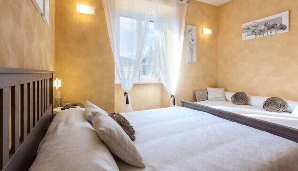 Фото Domus Solis San Pietro