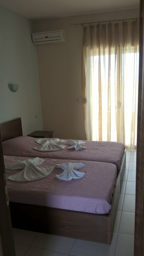 Фото Kyparissis Rooms