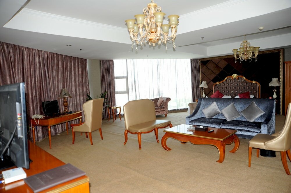 Фото Dinis Business Hotel Kaiyuan Branch