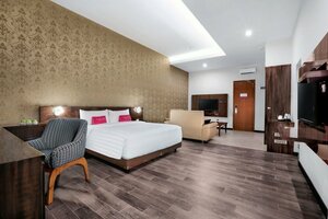 Fave Hotel, Medan (Медан, Letjen S. Parman, 313A), hotel