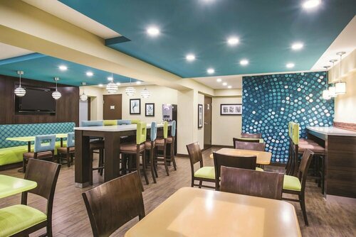 Гостиница La Quinta Inn & Suites by Wyndham Oceanfront Daytona Beach в Дайтона Бич