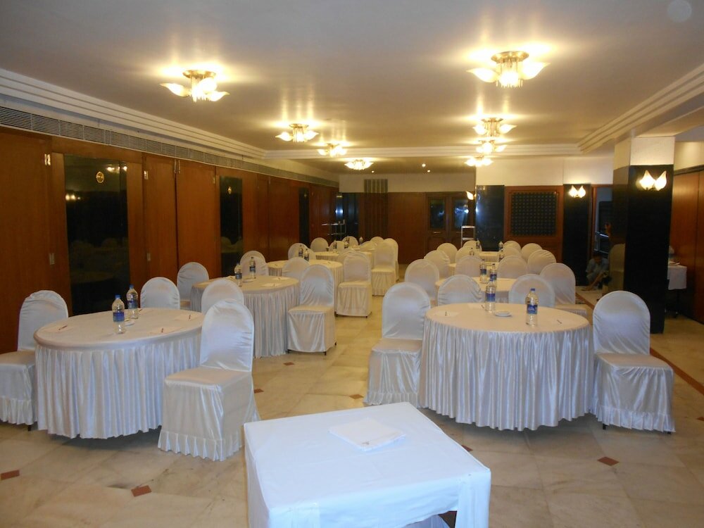 Фото Hotel Atithi
