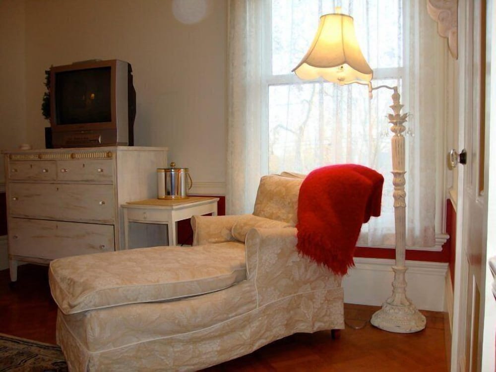 Фото The Silver Fountain Inn