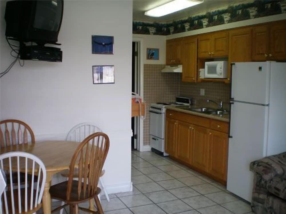 Фото Coronada Inn and Suites