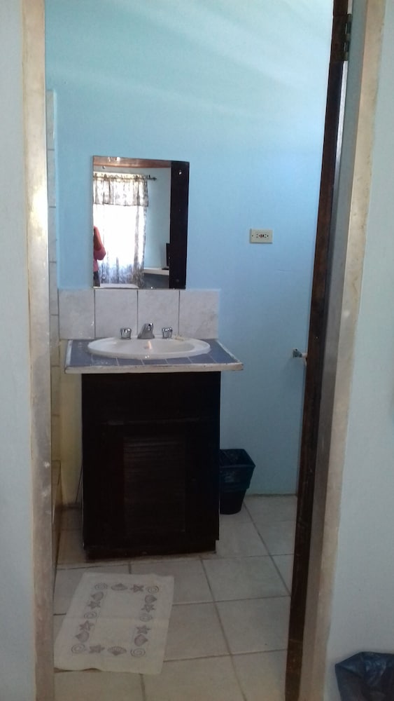 Фото Melbourne Inn Trinidad