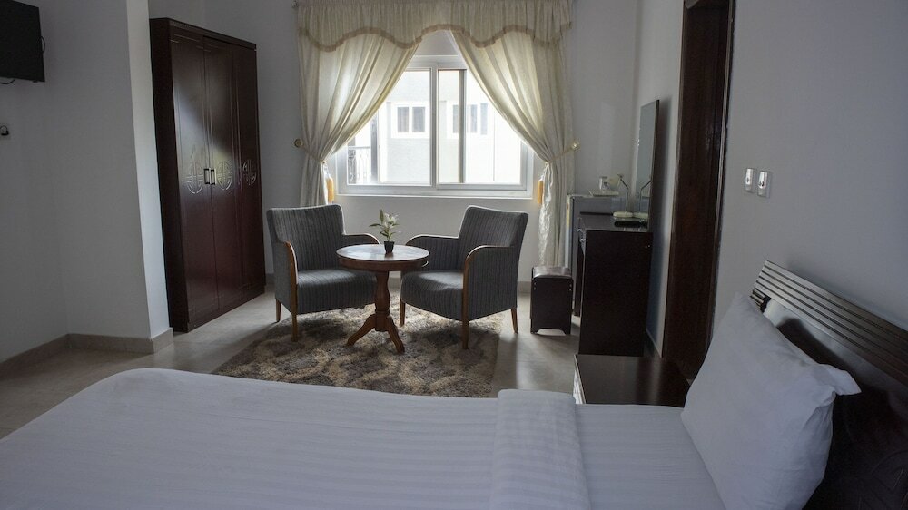 Фото His Majesty's Hotel and Apartments