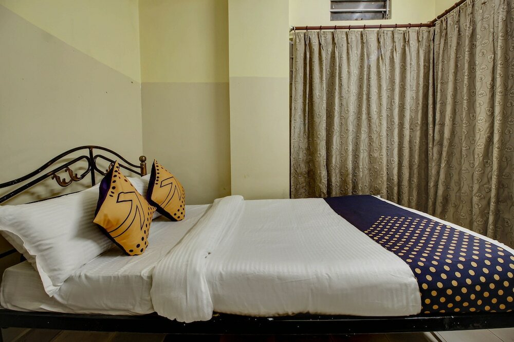 Фото Spot On 60241 Hotel Hollywood