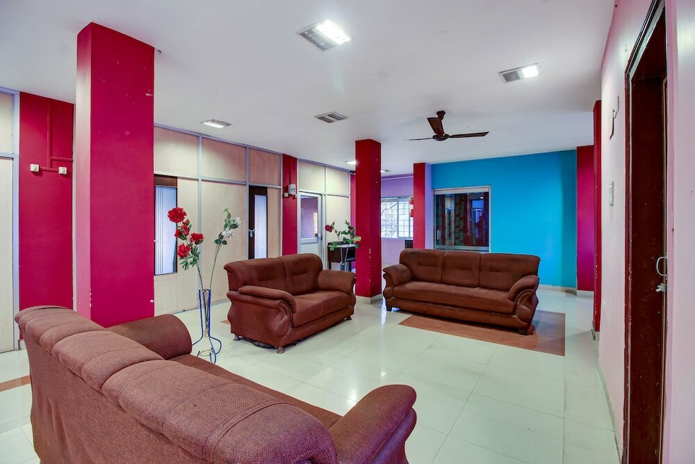 Фото Spot On 60241 Hotel Hollywood