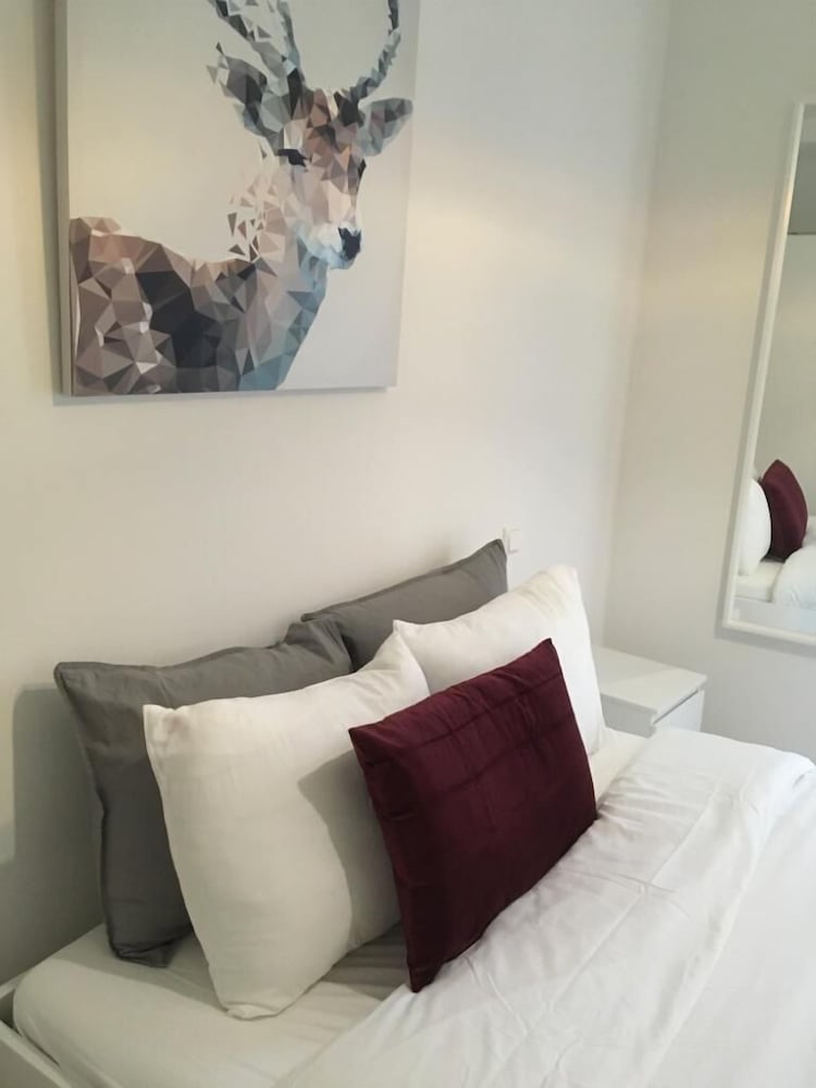 Фото Trendy New & Large 3 Beds, 90m2 in City Center