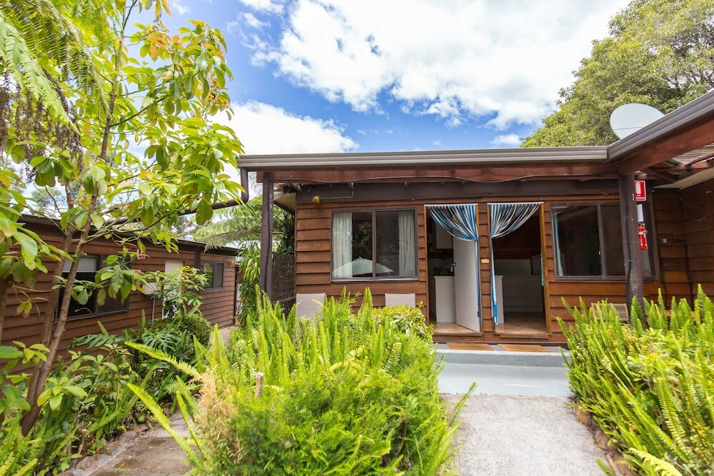 Фото Wonboyn Cabins & Caravan Park