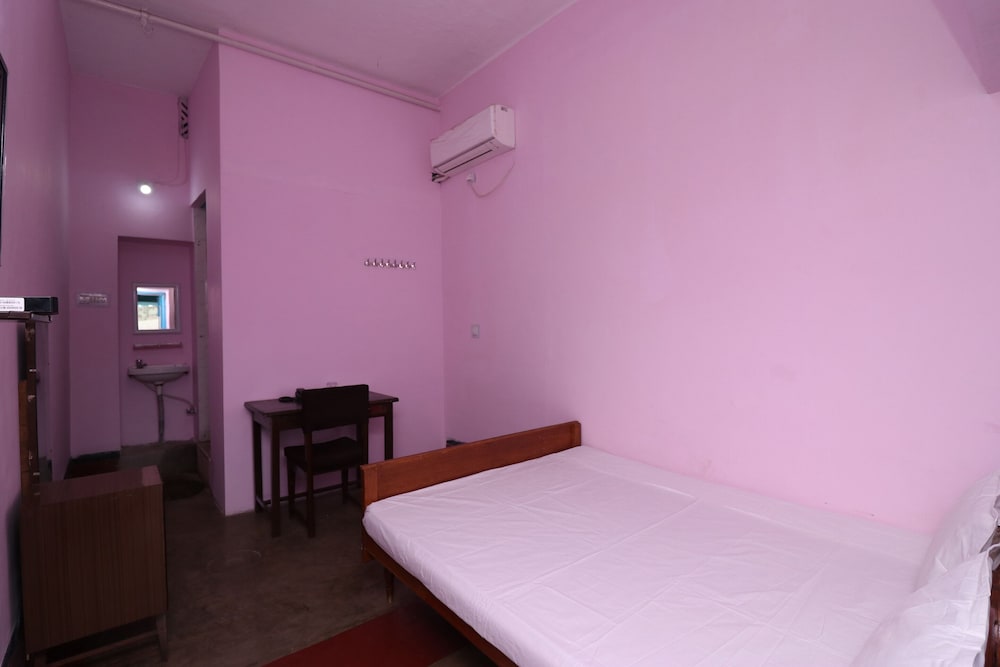 Фото Spot On 44329 Sri Krishna Inn Lodging & Boarding