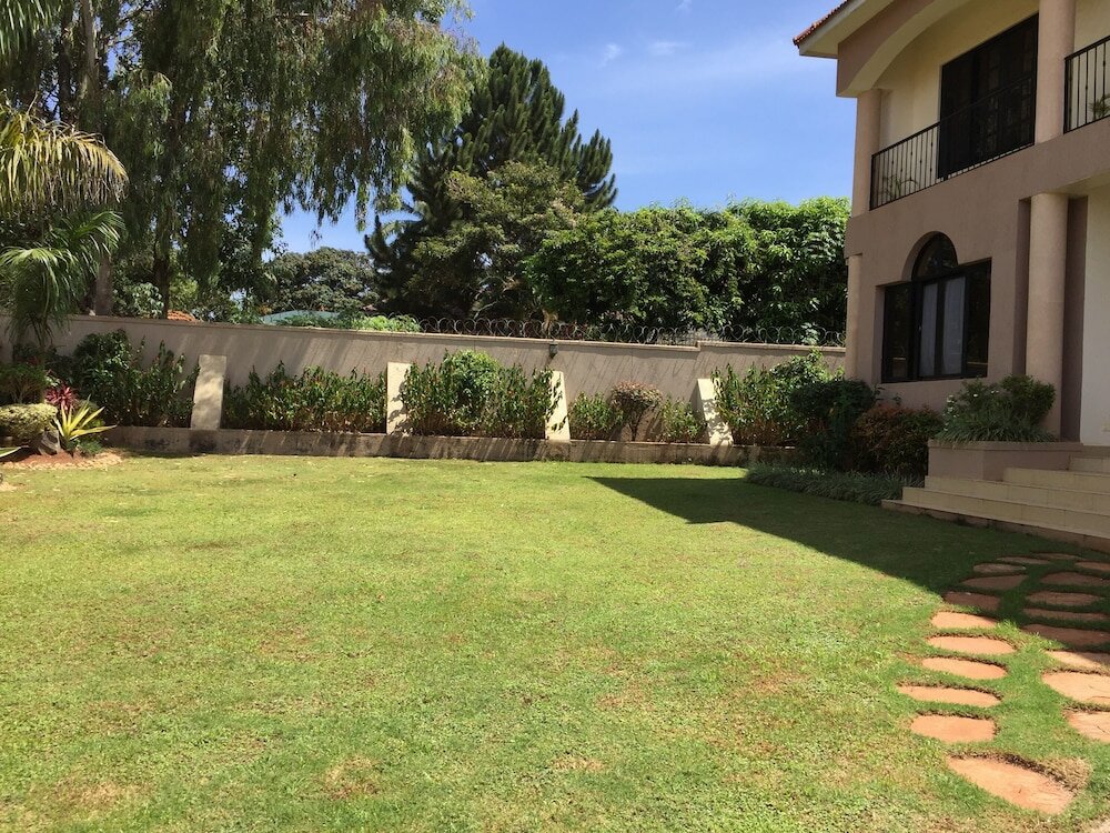 Фото The Hive Entebbe Guesthouse