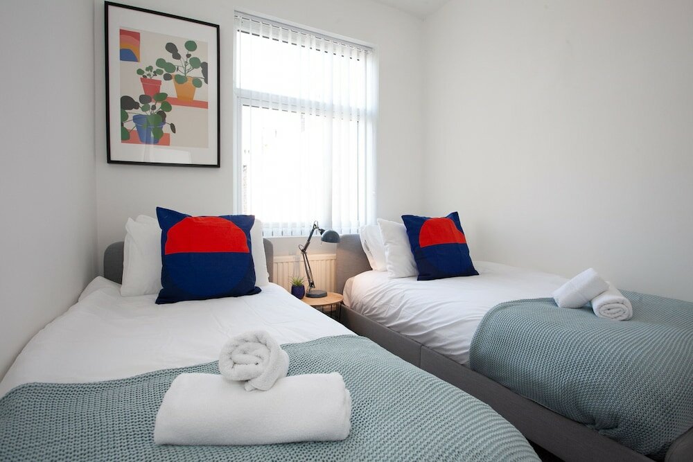 Фото Salford House