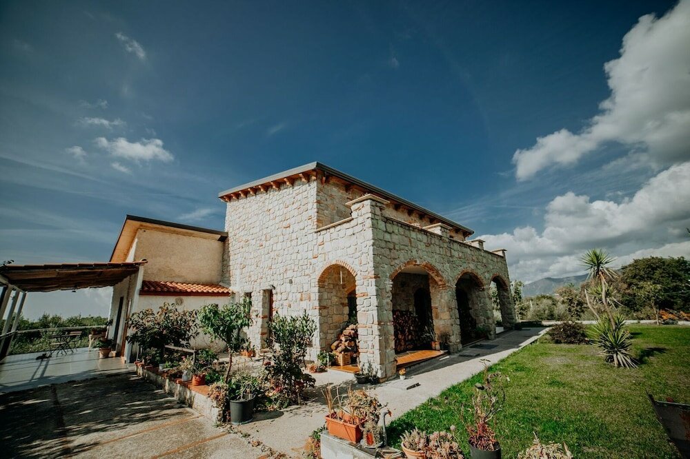 Фото Stone House