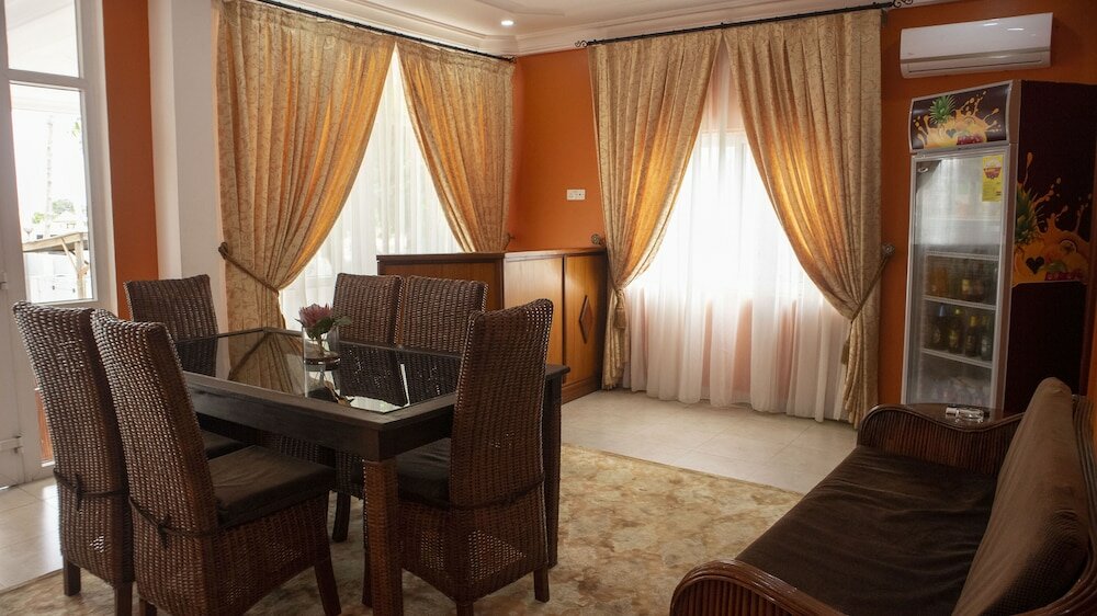 Фото His Majesty's Hotel and Apartments