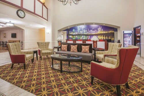 Гостиница La Quinta Inn & Suites by Wyndham Garland Harbor Point в Гарлэнде