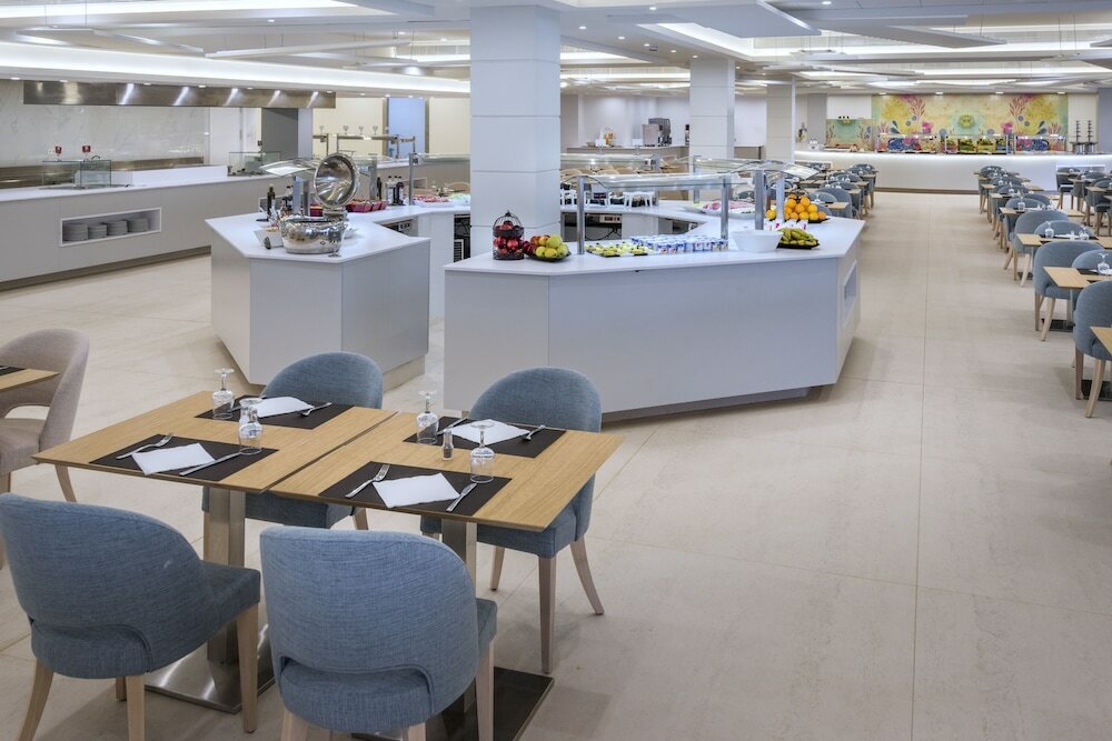 Фото Mediterráneo Bay Hotel & Resort