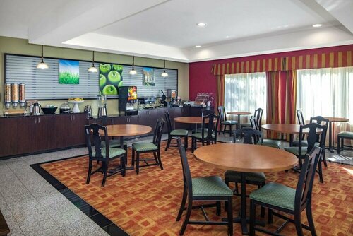 Гостиница La Quinta Inn & Suites by Wyndham Atlanta-Union City