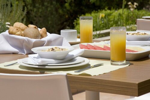 Гостиница Venus Beach Hotel Paphos в Пафосе
