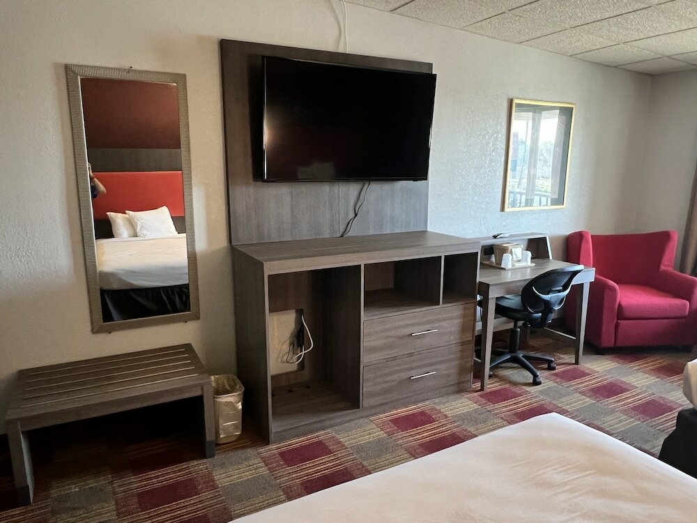 Фото Countryside Suites Kansas City Independence I-70e Sports Complex Hotel