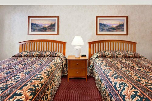 Гостиница Knights Inn Traverse City в Траверс-Сити