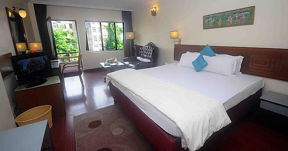 Фото Hotel Jaipur Palace