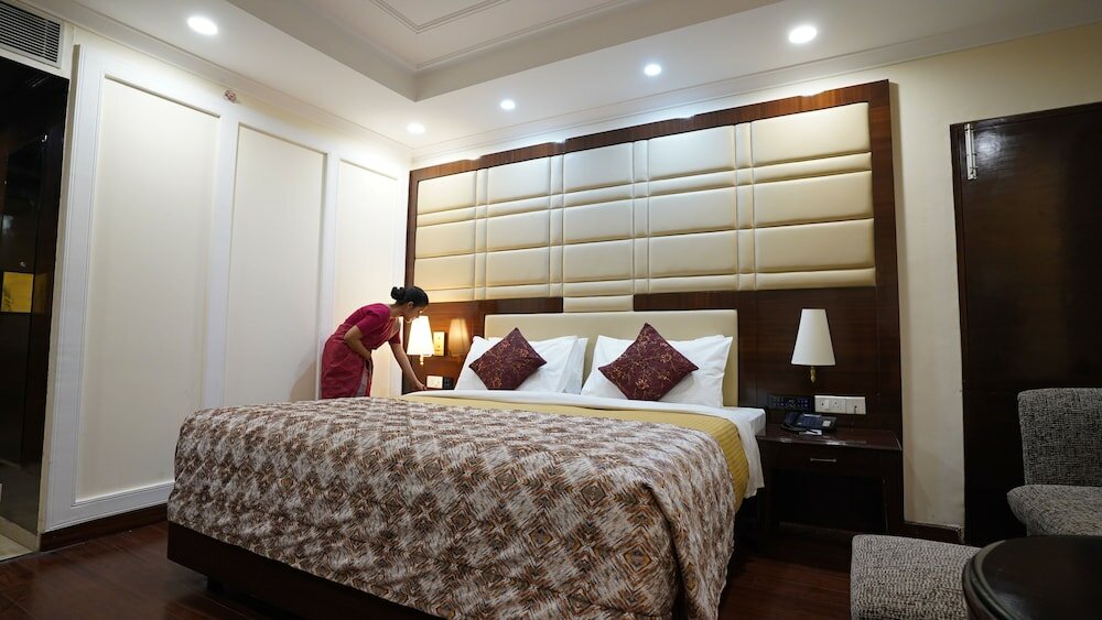 Фото Hotel Samrat Inn