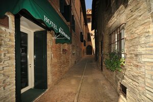 Гостиница Hotel Raffaello в Урбине