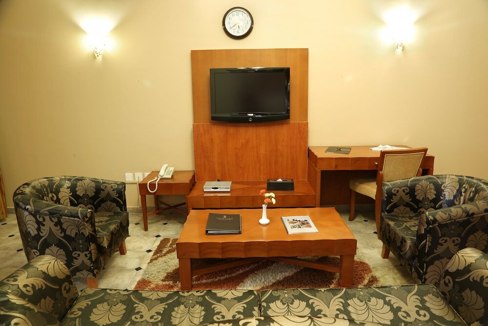 Фото Landmark Suites Jeddah