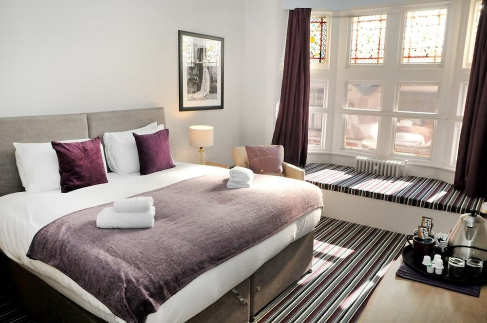 Фото The Royal Hotel Crewe