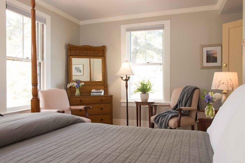 Фото The Lake House at Ferry Point