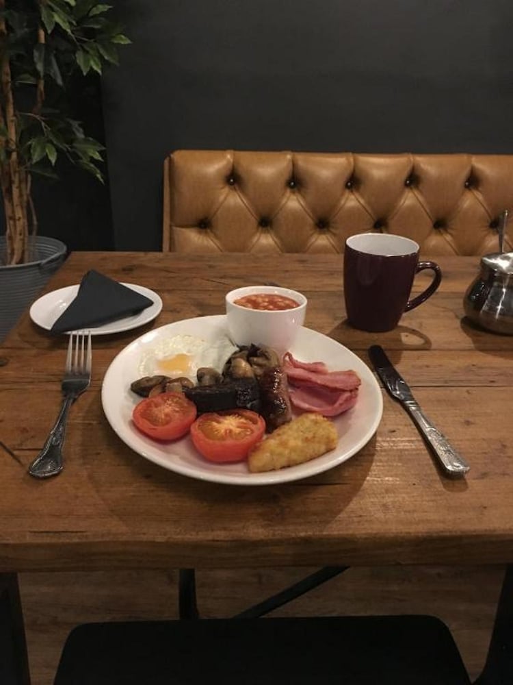 Фото The Royal Hotel Crewe