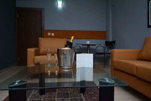 Гостиница Signatious Hotel and Suites Delta в Варри