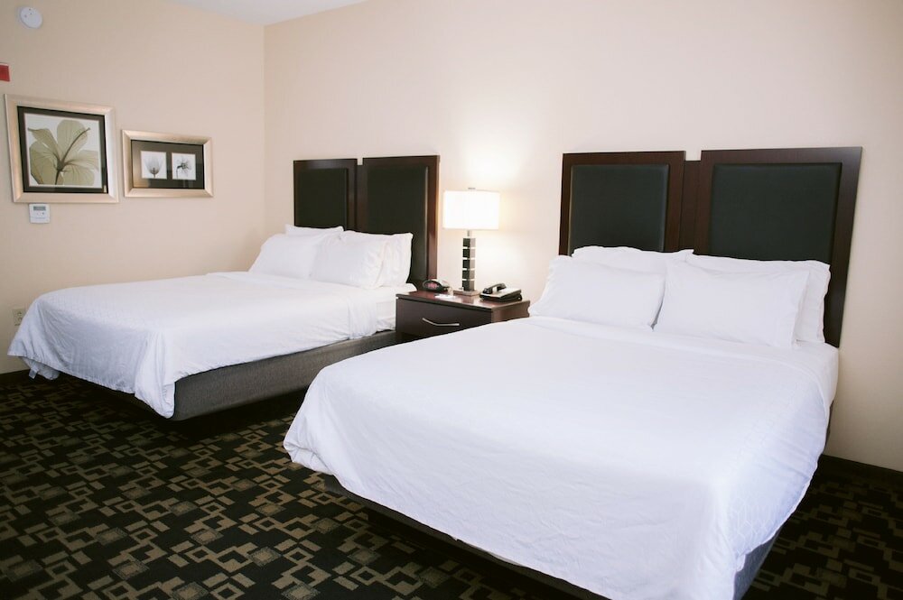 Фото Holiday Inn Express Hotel & Suites Raleigh Sw Nc State, an Ihg Hotel
