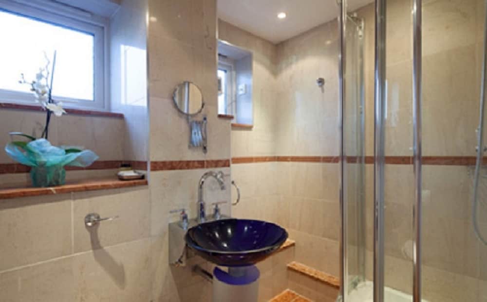 Фото The New London Carlton Hotel & Service Apartments