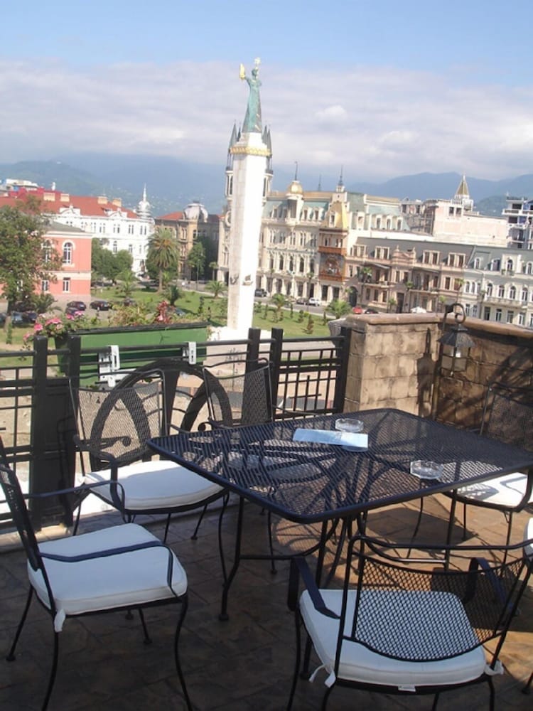 Фото отеля 2