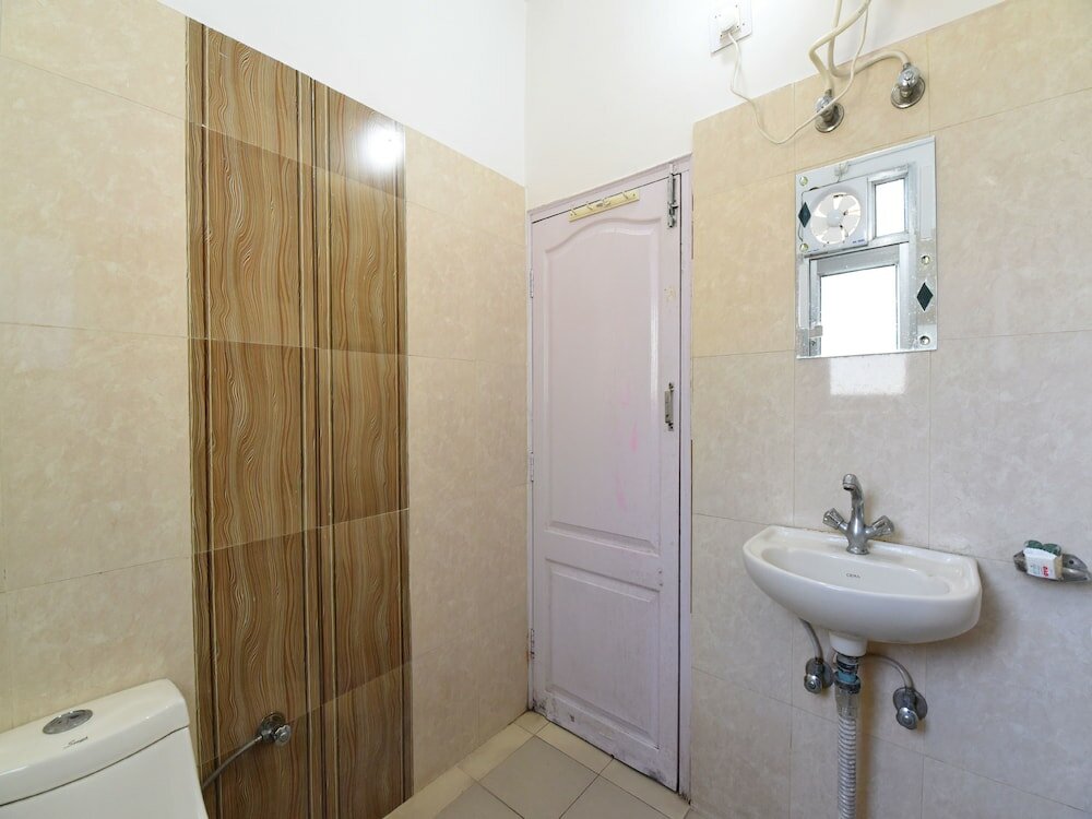 Фото Oyo 12826 Hotel Himgiri