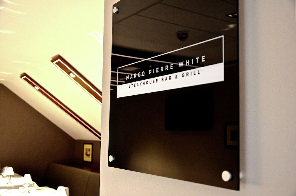 Фото DoubleTree by Hilton Milton Keynes