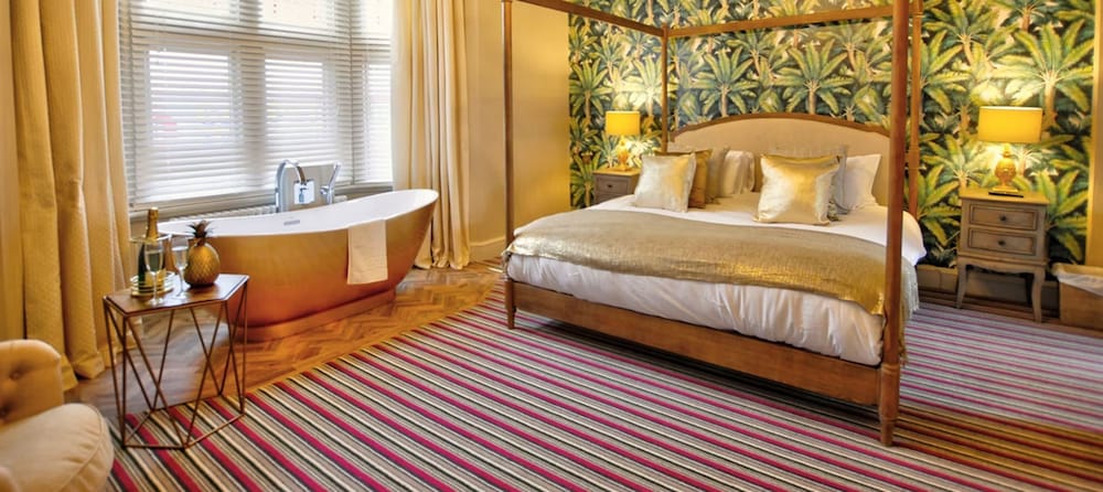 Фото The Royal Hotel Crewe