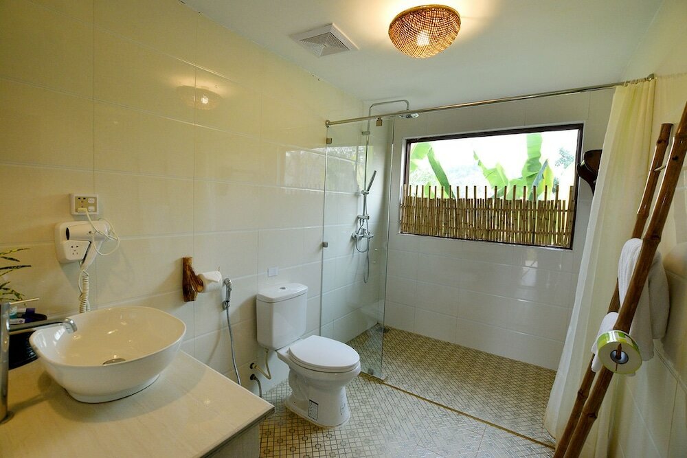 Фото Mr. Charles River View Lodge