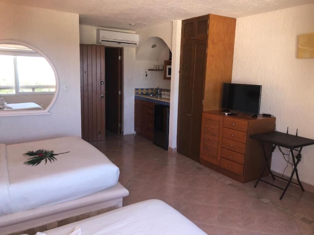 Фото Ocean Front Suites by Rodero Condos