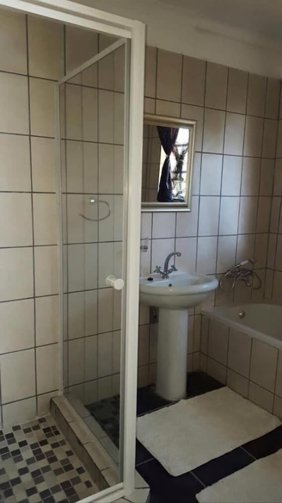 Фото St Bernards Peak Mountain Lodge